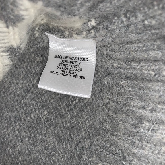 Covington Snowflake V-Neck Sweater Size Medium - Picture 6 of 6